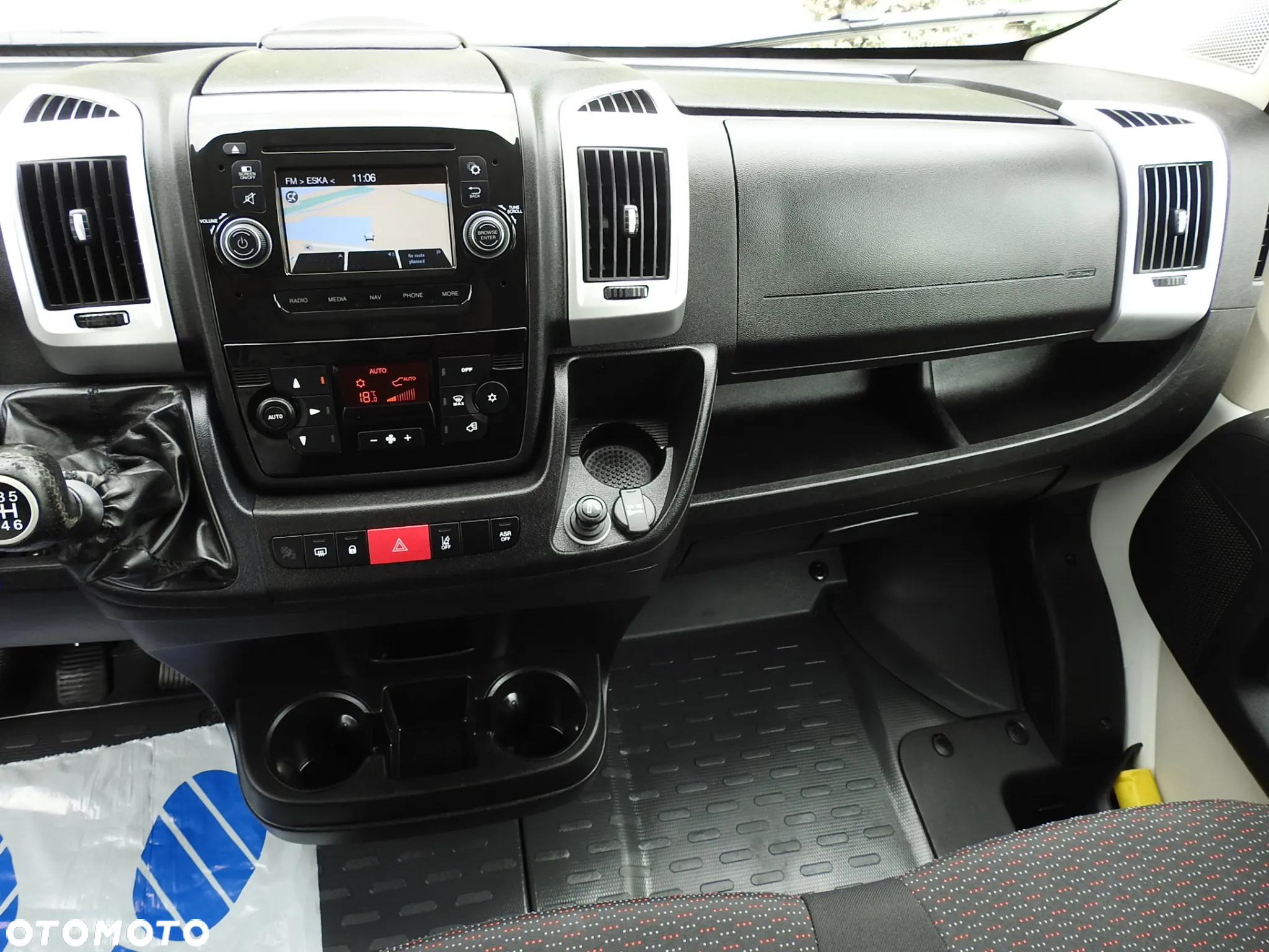 Peugeot BOXER FURGON BRYGADÓWKA 6 MIEJSC TEMPOMAT NAWIGACJA KLIMATYZACJA LEDY ASO 160KM [ H80381 ] - 30