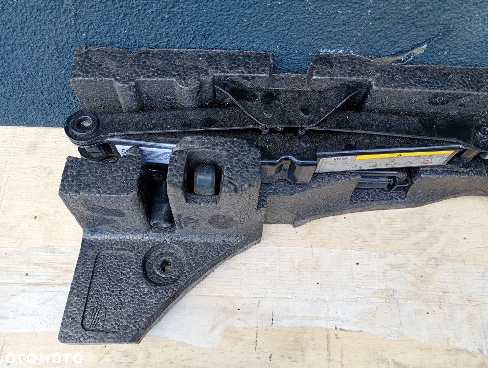 wkład koła zapasowego lewarek hak ucho holownicze klucz seat leon III 5F 5F0012109 - 2
