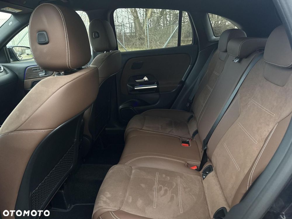 Mercedes-Benz GLA - 20