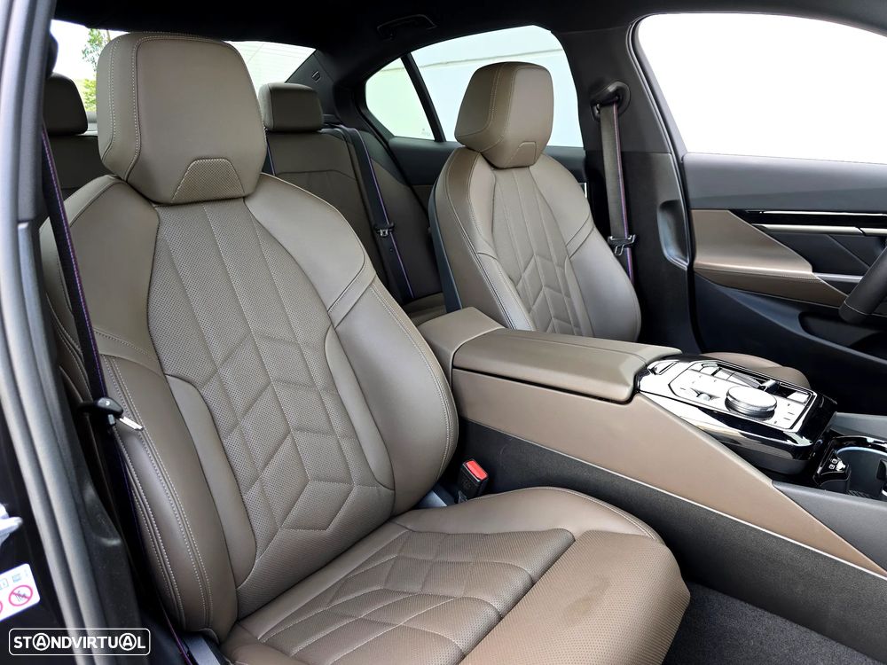BMW 530 e Pack Desportivo M Pro - 33
