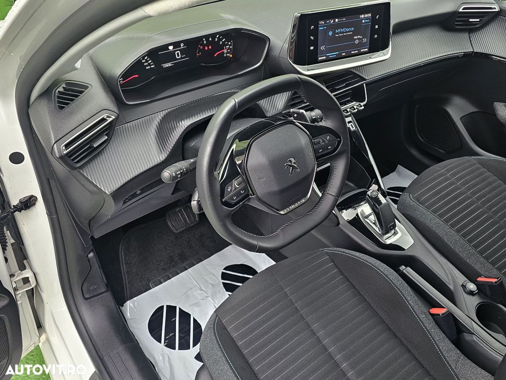 Peugeot 208 PureTech 100 EAT8 Active - 12