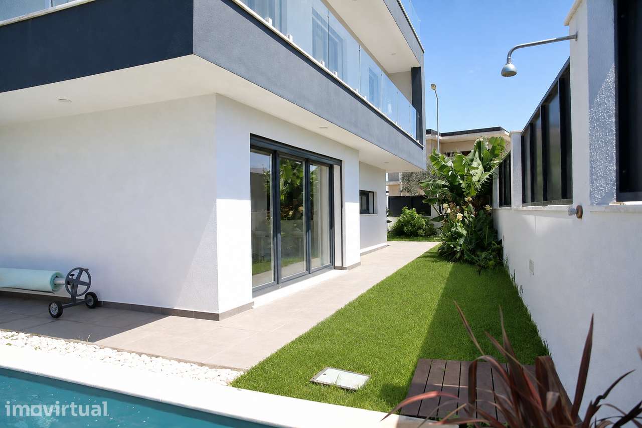 Moradia T5+1 Contemporânea com Piscina | São Domingos de Rana - Grande imagem: 4/28