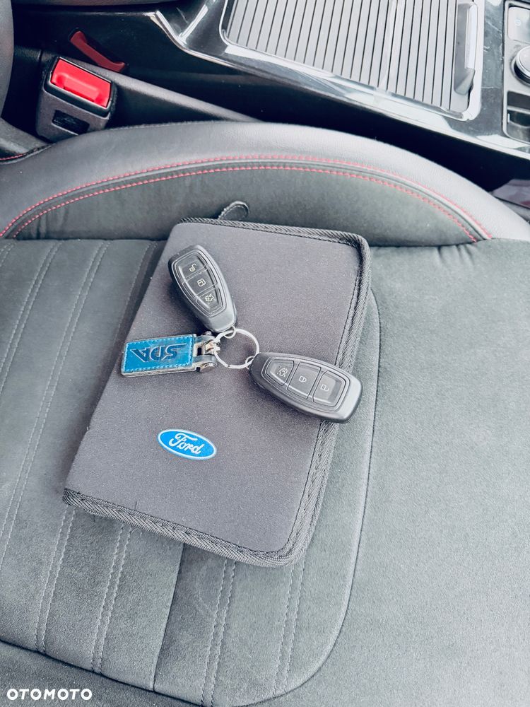 Ford Kuga 1.5 EcoBoost 2x4 ST-Line - 29