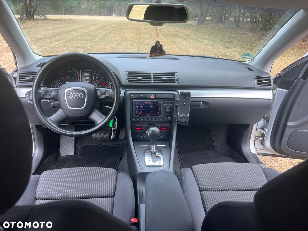 Audi A4 Limousine - 30