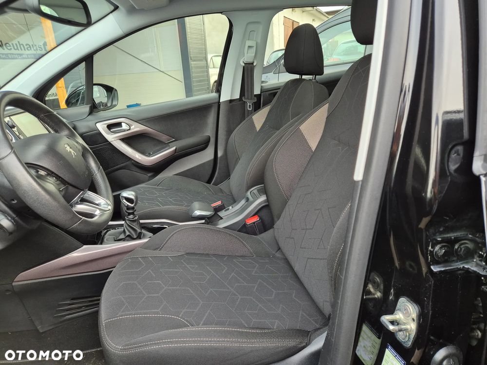 Peugeot 2008 1.6 e-HDi Allure S&S - 20