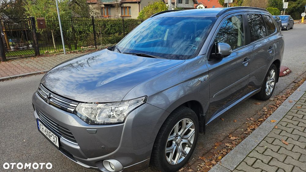 Mitsubishi Outlander 2.0 4WD Plug-In Hybrid Plus - 1