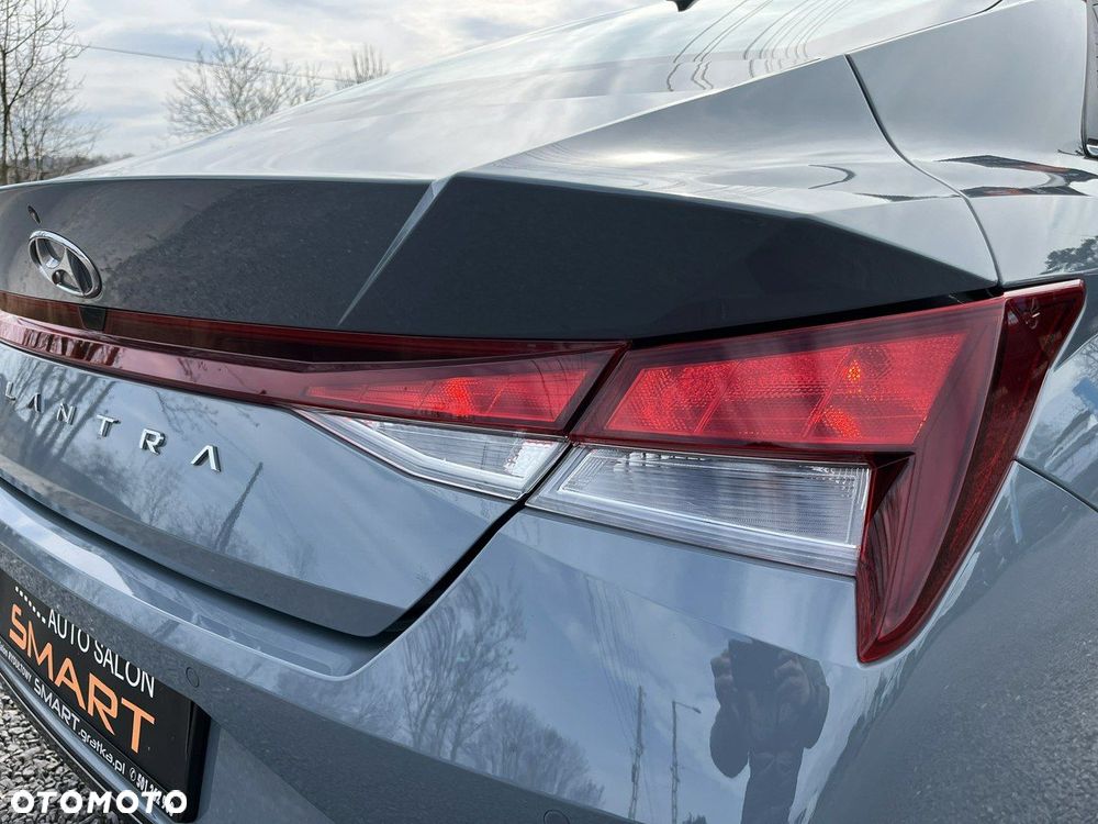 Hyundai Elantra 1.6 Smart CVT - 26