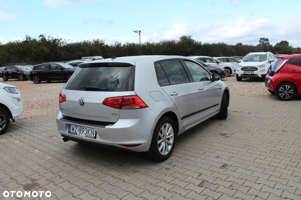 Volkswagen Golf - 6