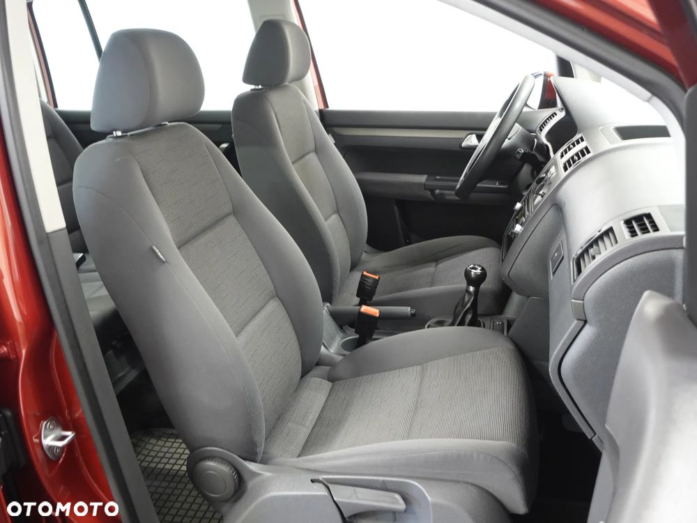 Volkswagen Touran - 26
