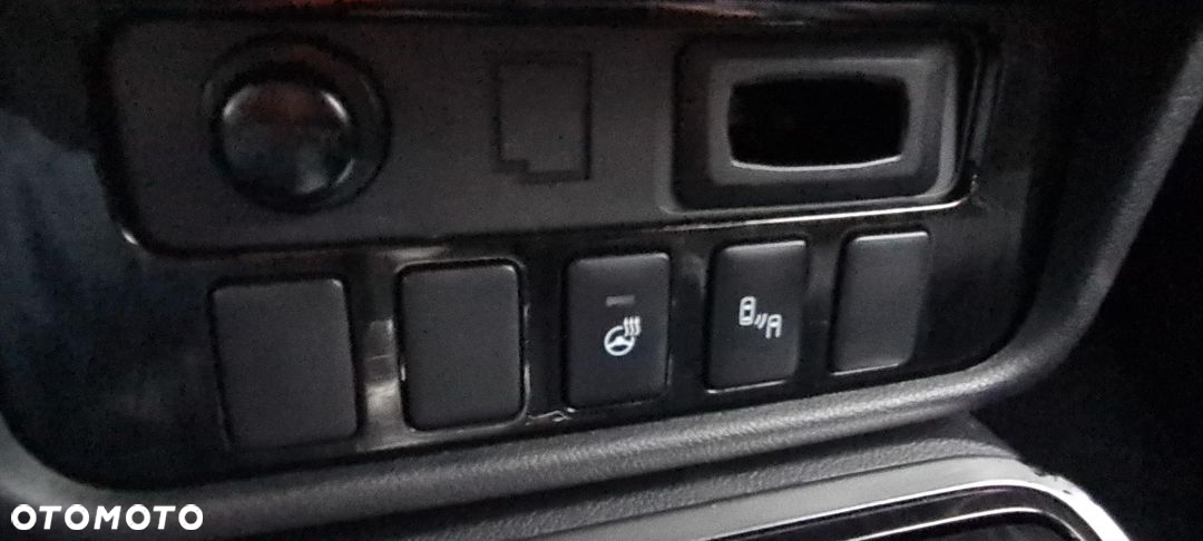 Mitsubishi Outlander 2.0 4WD Plug-In Hybrid Plus - 28