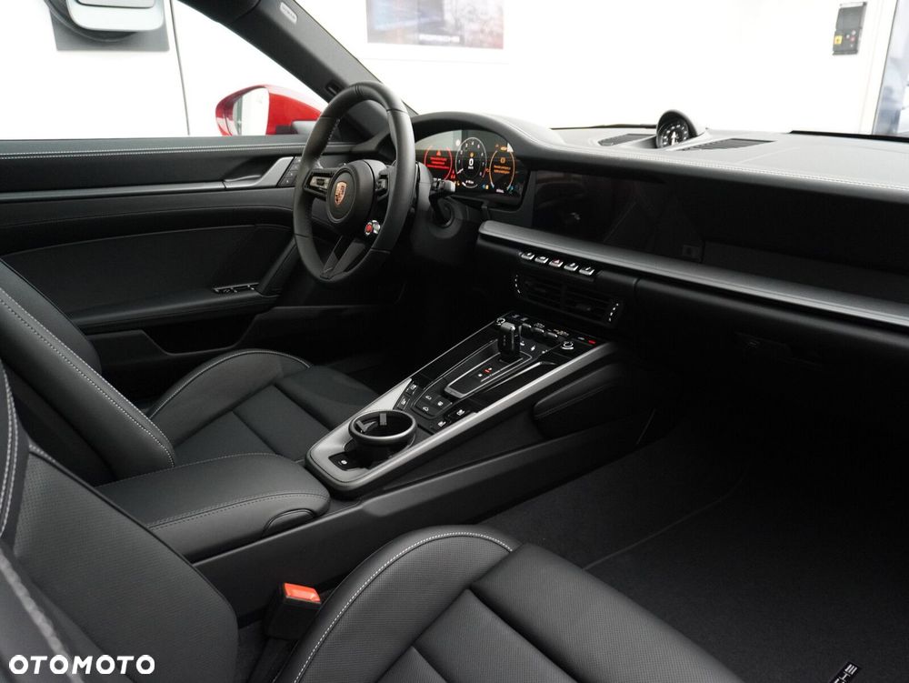 Porsche 911 Carrera - 32