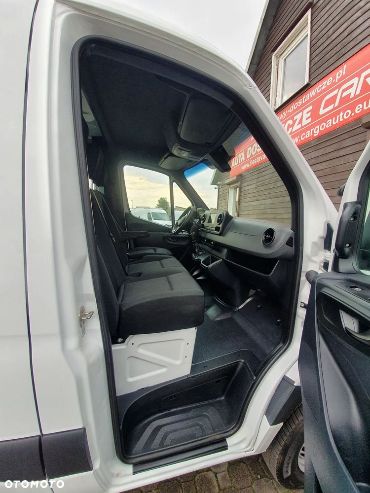 Mercedes-Benz Sprinter - 13