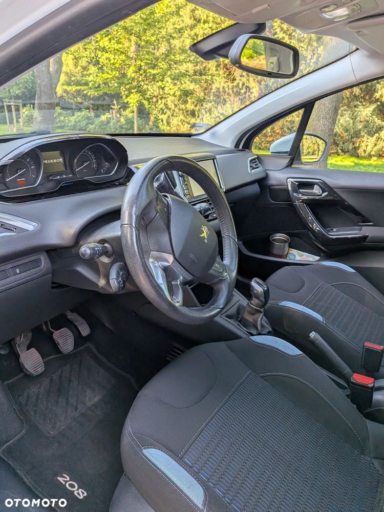 Peugeot 208 2015 photo 4