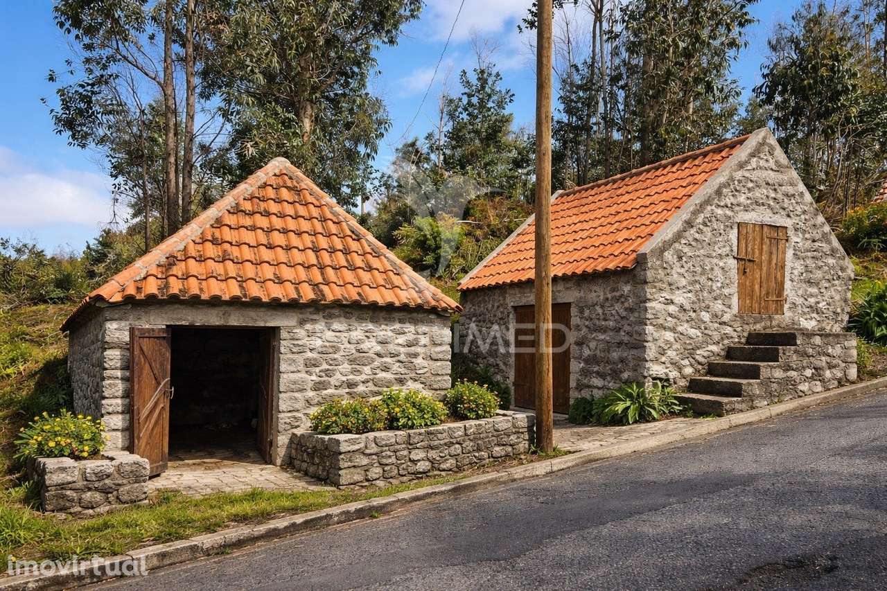 2 palheiros e 200m2 de terreno na zona Prime da Ponta do Pargo á be... - Grande imagem: 2/6