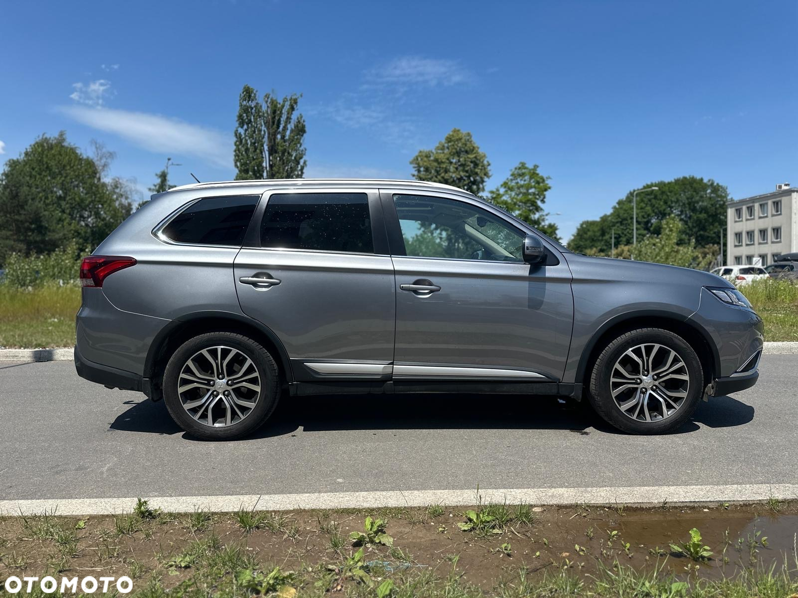 Mitsubishi Outlander 2.0 Intense + Navi 4WD CVT - 8