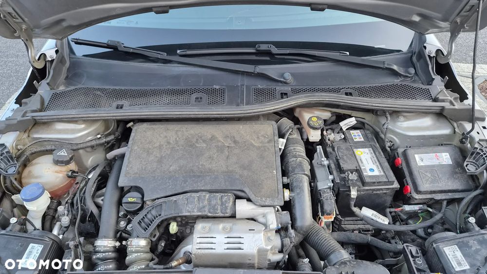 Peugeot 208 PureTech 100 Allure - 27