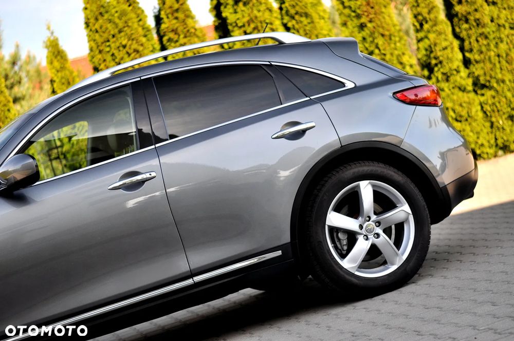 Infiniti QX70 - 13