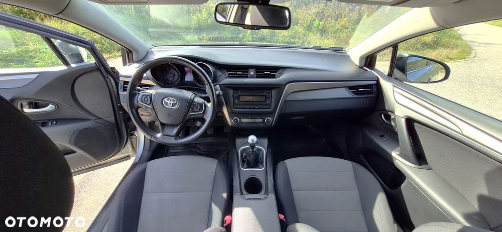 Toyota Avensis 1.6 D-4D Active - 16