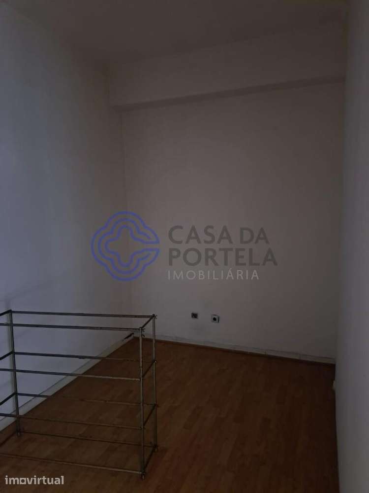 VENDE-SE LOJA, arrendada, Alta Coimbra - Praça da República / Av. Sá d - Grande imagem: 4/6