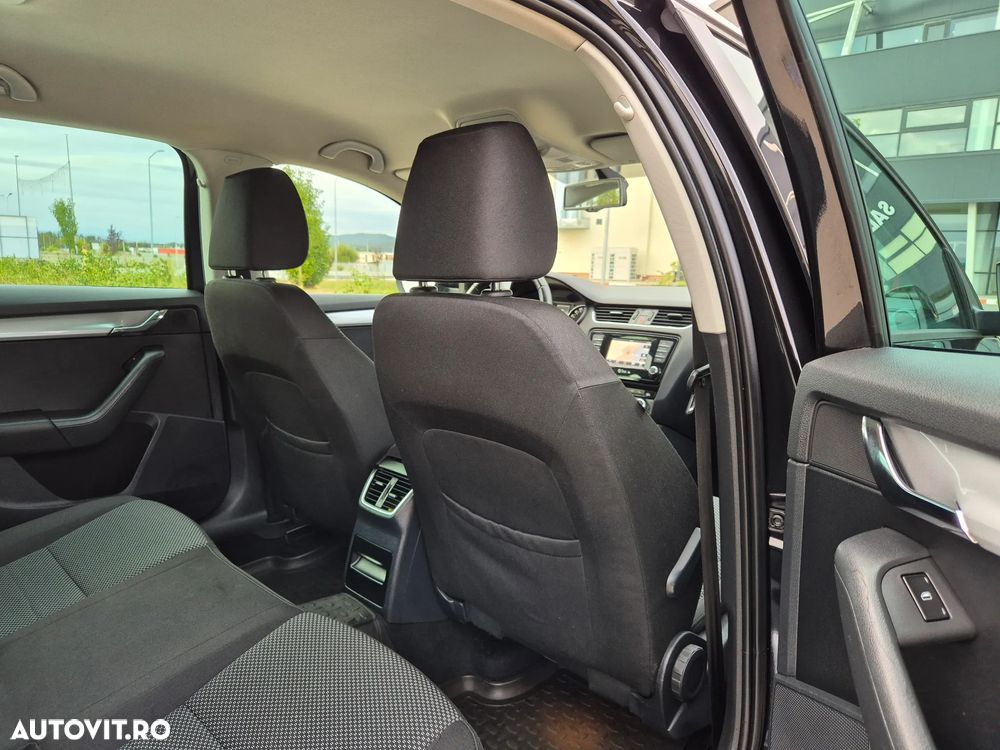 Skoda Octavia Combi 2.0 TDI RS - 11