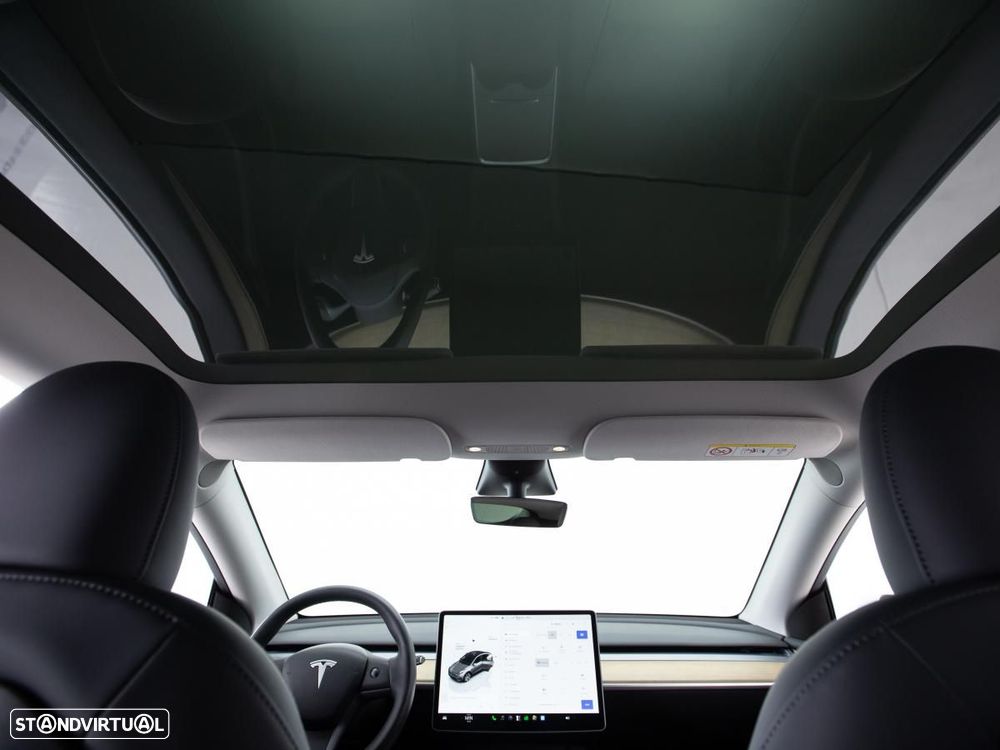 Tesla Model Y Long Range Dual Motor AWD — fotografia 6