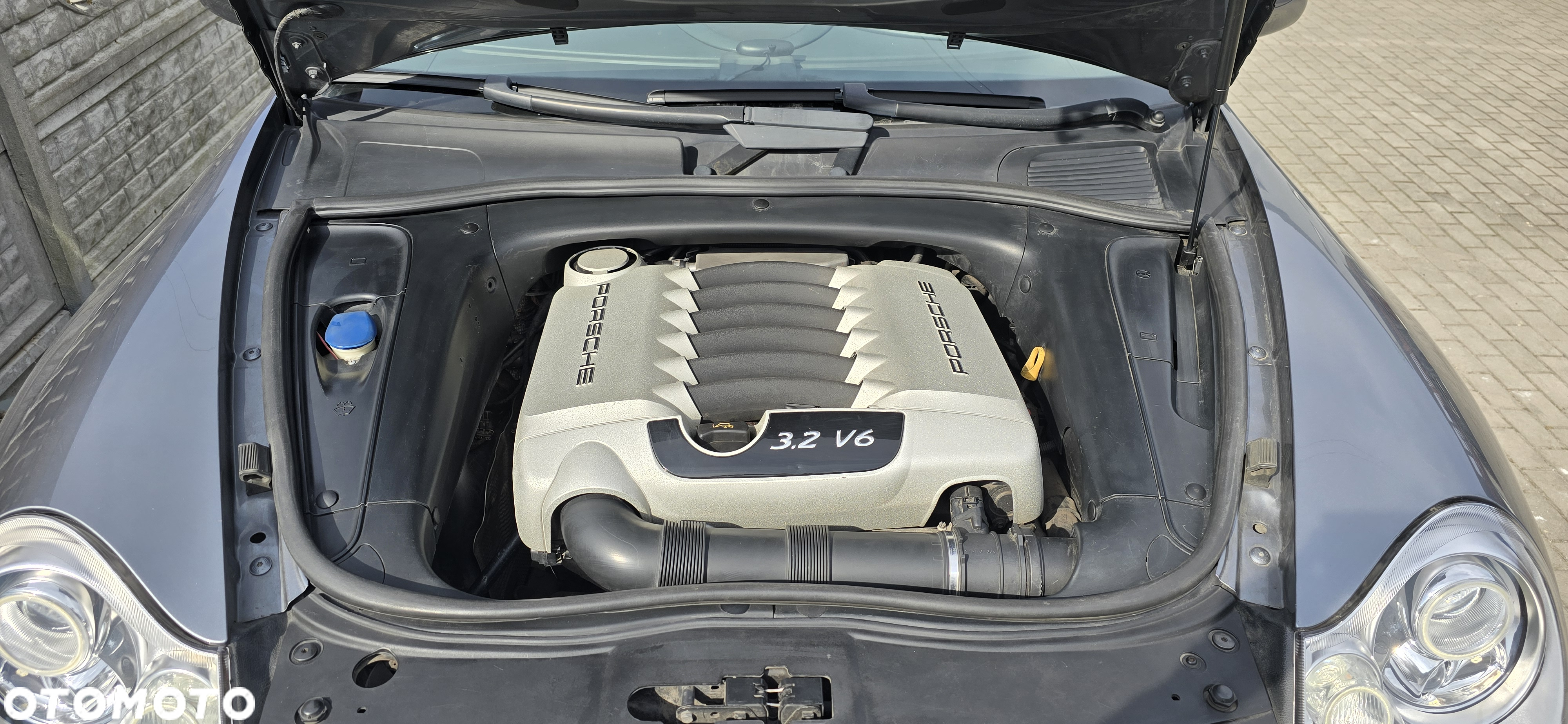 Porsche Cayenne - 21