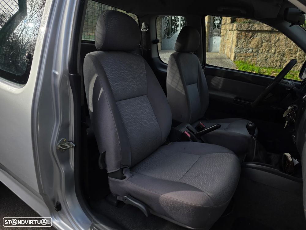 Isuzu D-Max 2.5 DTi CL 4WD L4 CM - 17