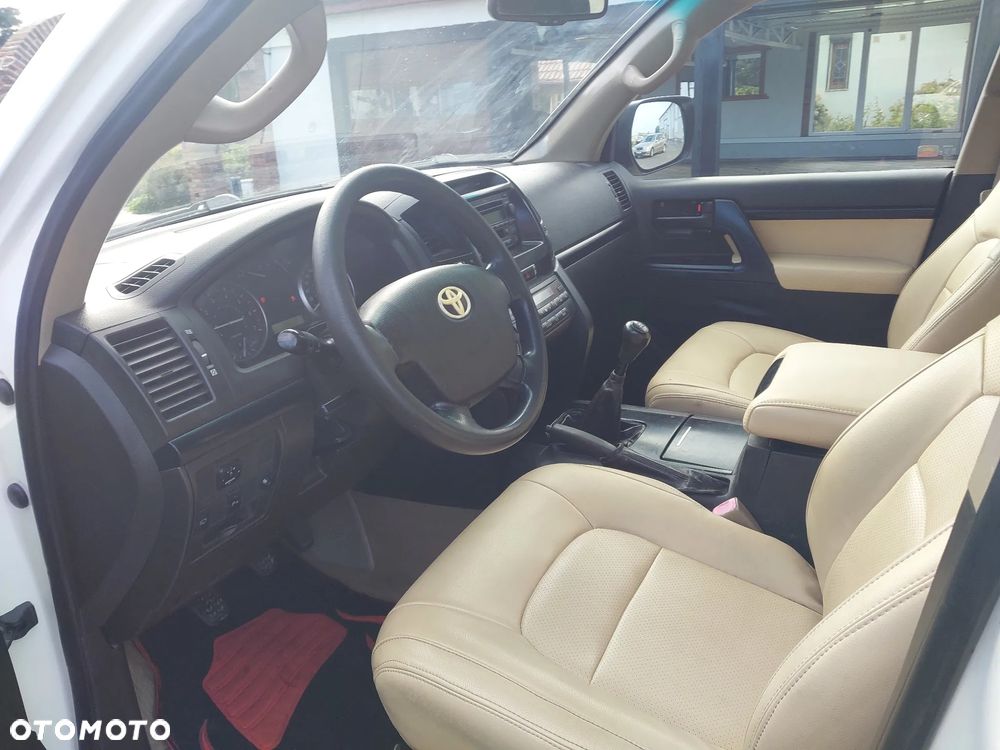 Toyota Land Cruiser - 6