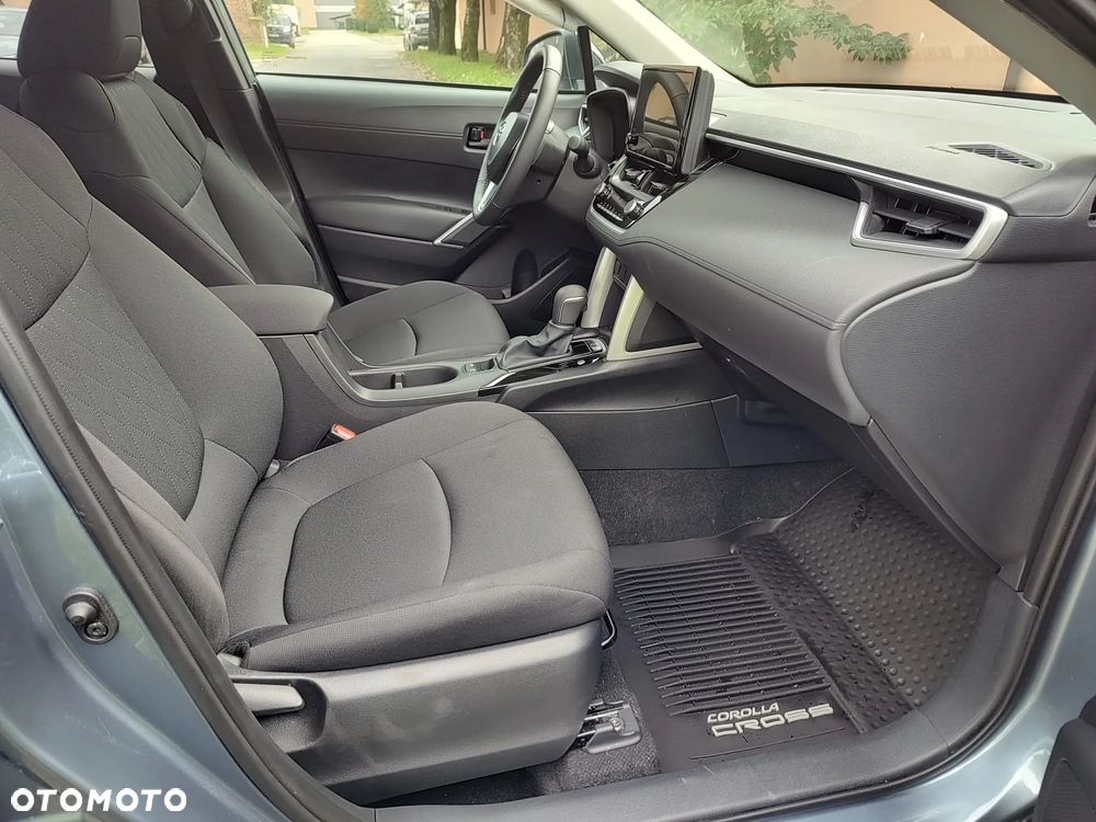 Toyota Corolla Cross - 12