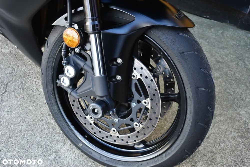 Yamaha R6 - 12