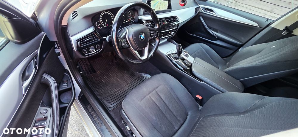 BMW Seria 5 520d M Sport Edition - 6