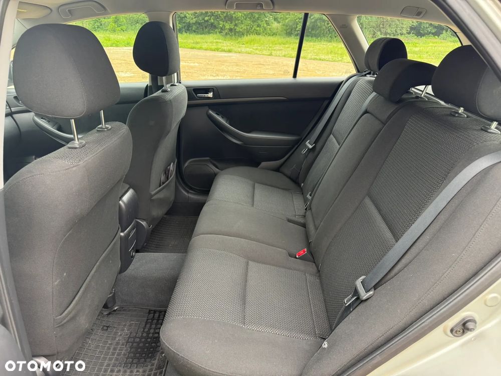 Toyota Avensis 1.8 VVT-i Luna - 13