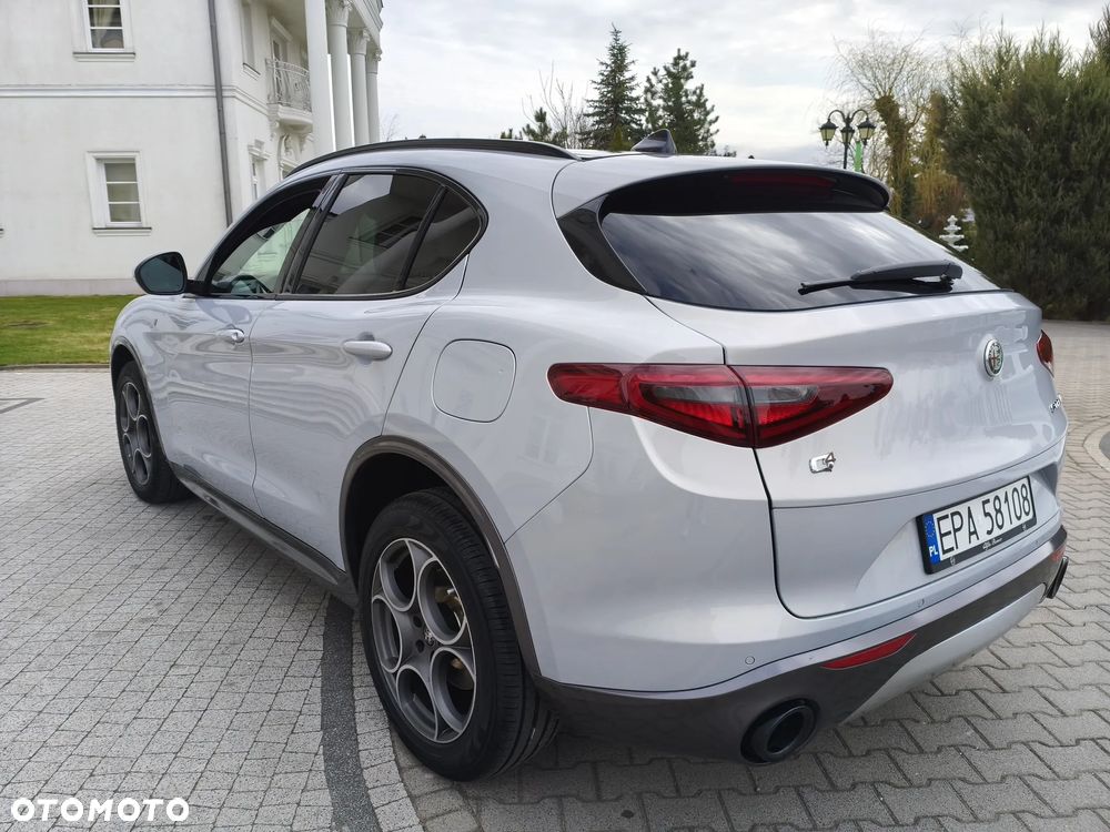 Alfa Romeo Stelvio 2.0 Turbo 16V AT8-Q4 Ti - 4