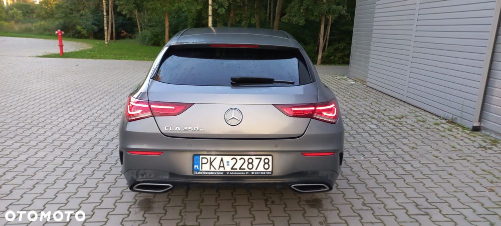 Mercedes-Benz CLA 250 e 8G-DCT AMG Line - 11