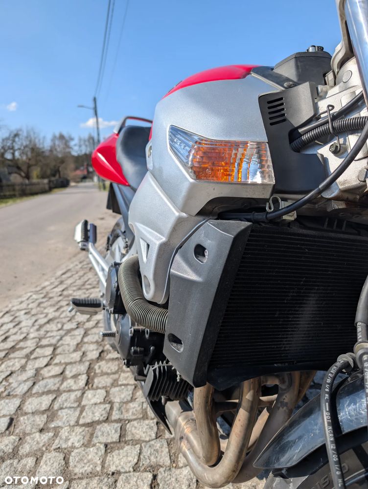 Suzuki GSR - 7