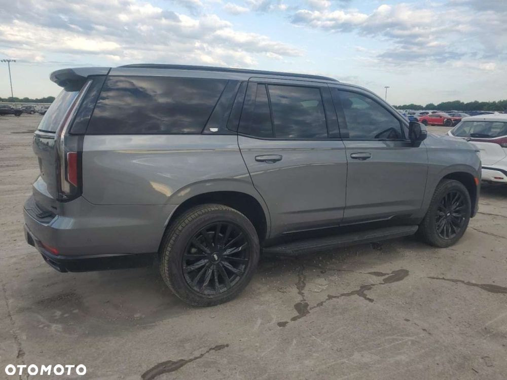 Cadillac Escalade - 4