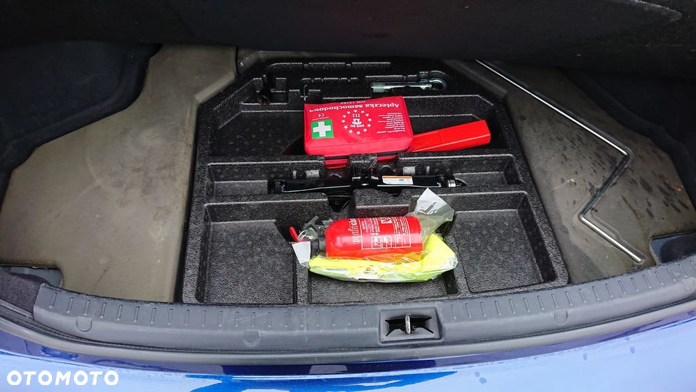 Toyota Avensis 1.8 Premium - 11