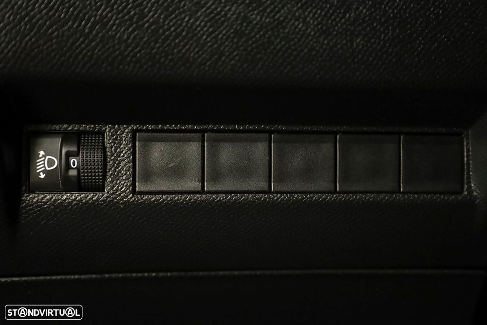 Peugeot 2008 1.2 PureTech Allure - 20