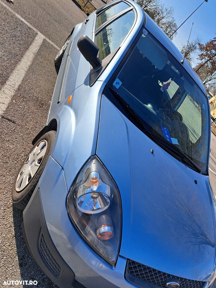 Ford Fiesta 1.3 Ambiente - 1