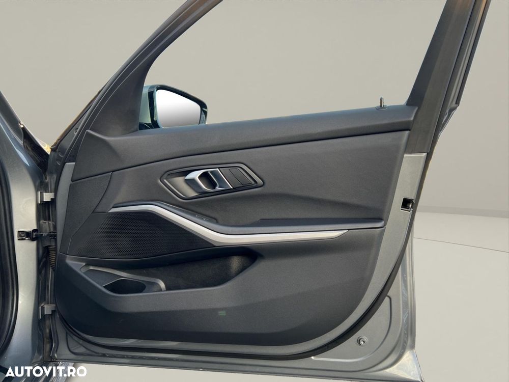 BMW Seria 3 318d AT MHEV - 19