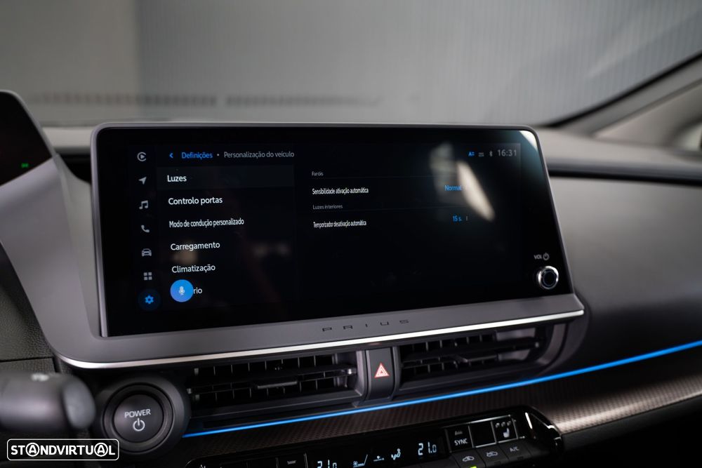 Toyota Prius 2.0 Plug-in Luxury - 31
