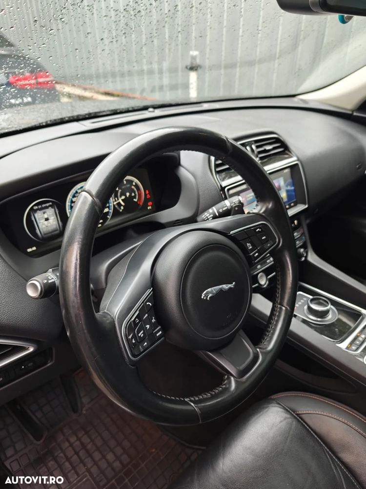 Jaguar F-Pace 20d AWD Prestige - 8