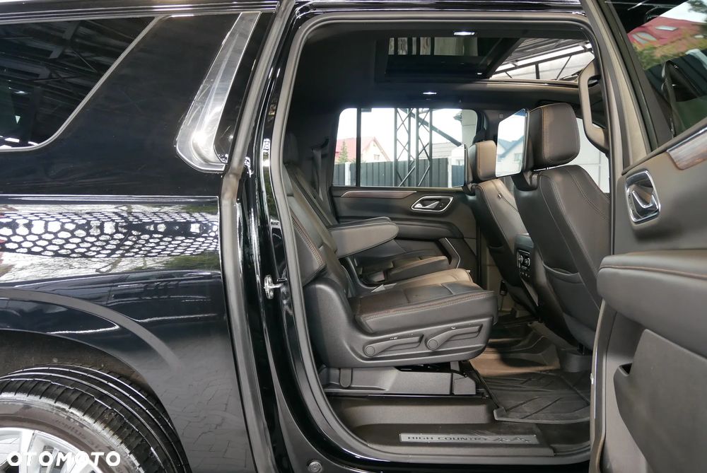 Chevrolet Suburban - 11