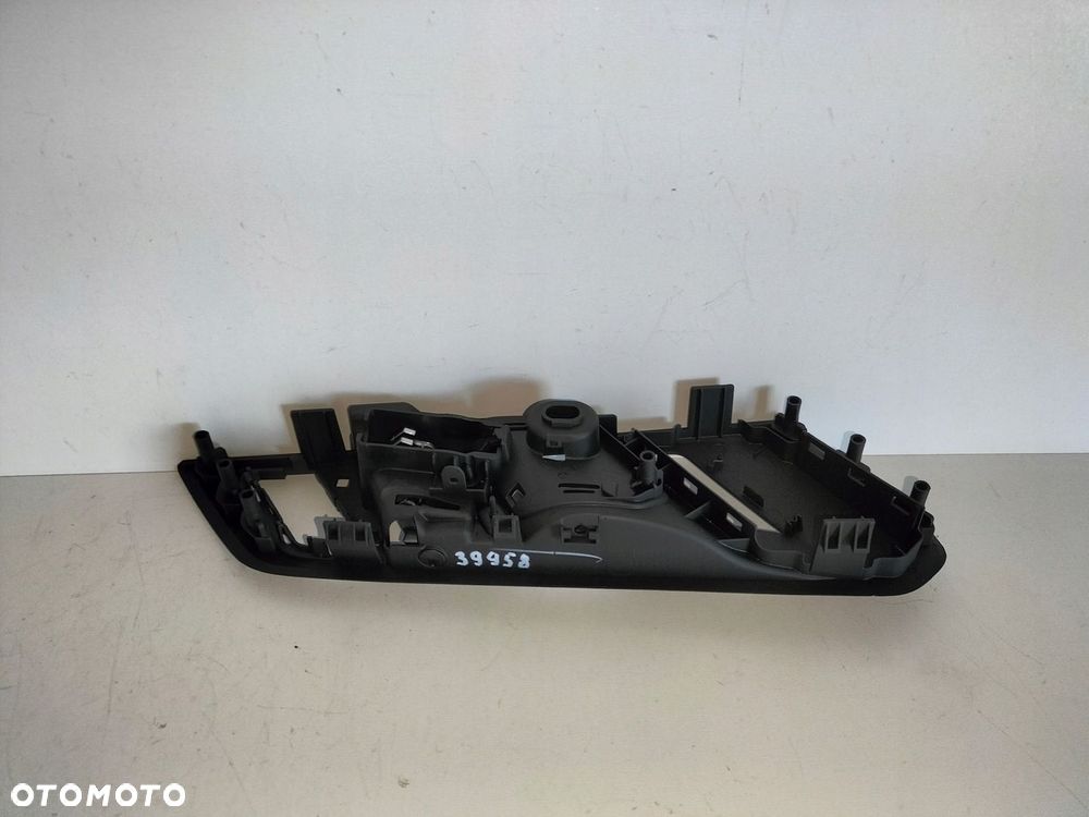 Klamka wewnętrzna lewa BMW X5 G05 18- X6 G06 19- X7 G07 19- - 4