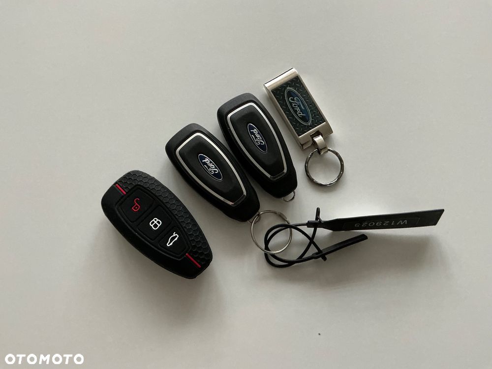 Ford Kuga - 38