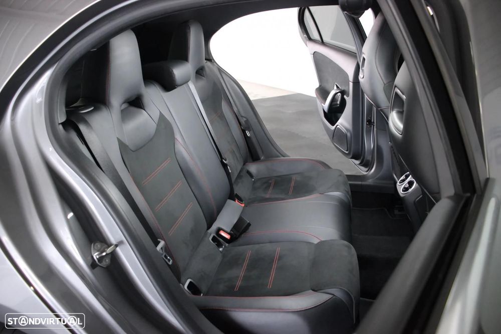 Mercedes-Benz A 250 e AMG Line - 13