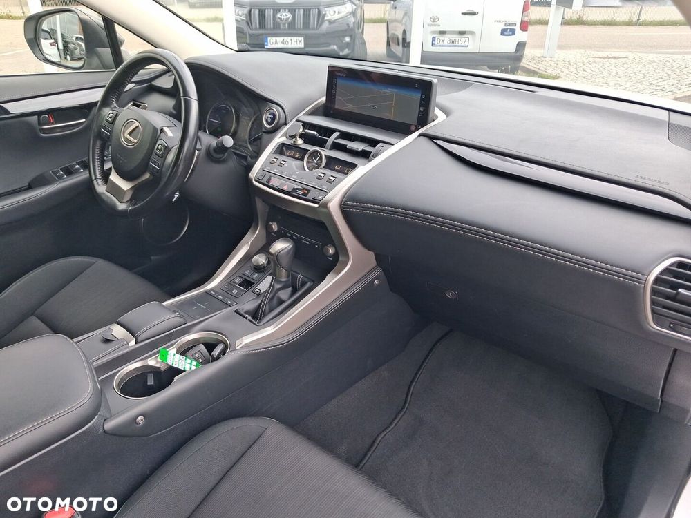 Lexus NX 300h Business Edition AWD - 16