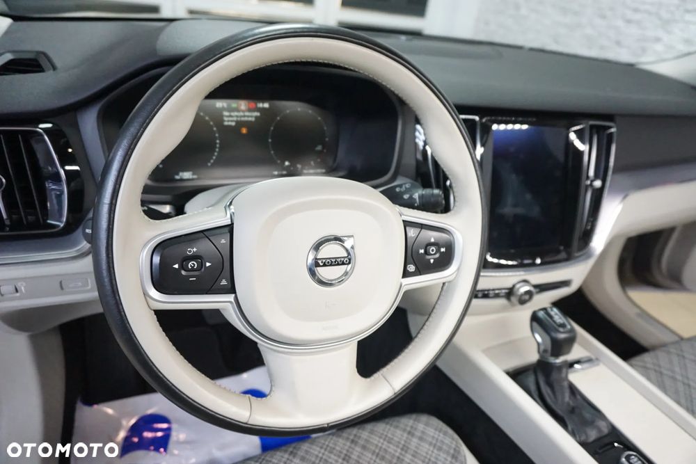 Volvo V60 D3 AWD Geartronic Momentum - 23