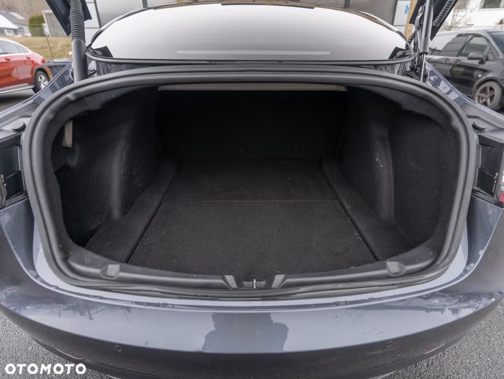 Tesla Model 3 - 10