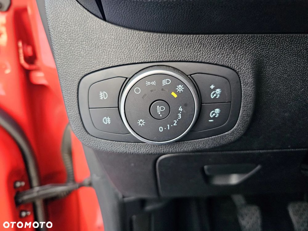 Ford Fiesta 1.1 S&S TITANIUM - 23